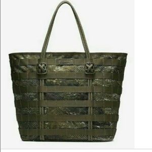 Spacious Nike/Real Tree Camo Bag 13x9x8